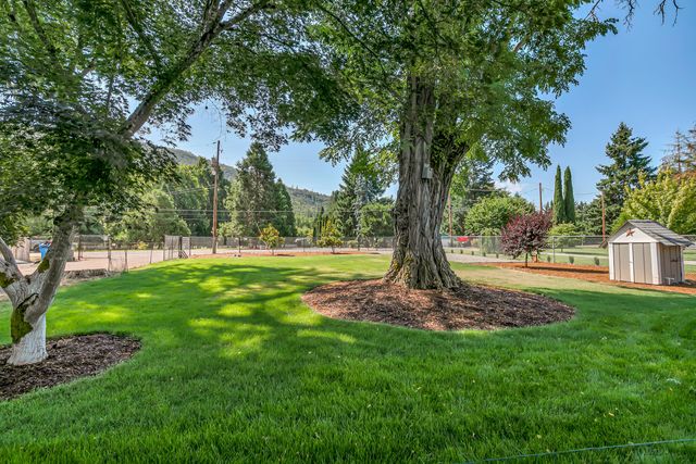 1380 Rogue River Highway, Gold Hill, OR 97525