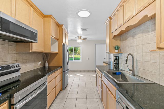 1380 Rogue River Highway, Gold Hill, OR 97525