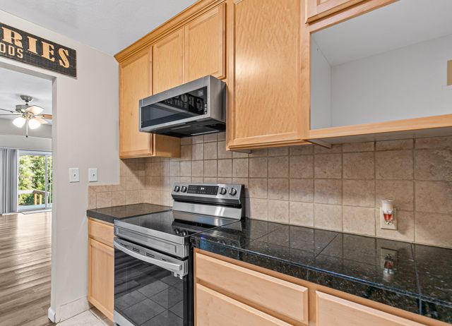 1380 Rogue River Highway, Gold Hill, OR 97525