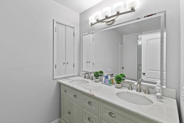 1380 Rogue River Highway, Gold Hill, OR 97525