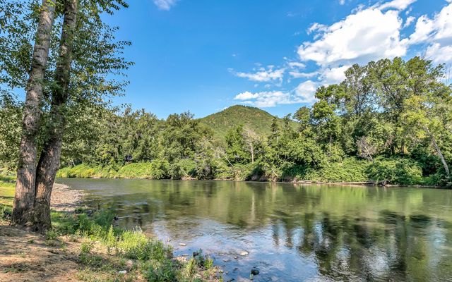 1380 Rogue River Highway, Gold Hill, OR 97525