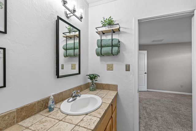 1380 Rogue River Highway, Gold Hill, OR 97525