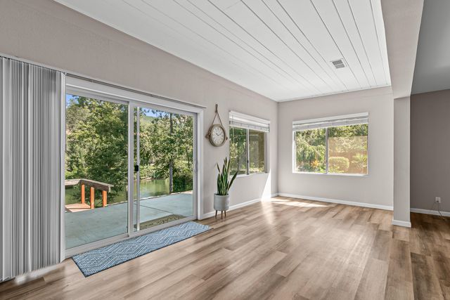 1380 Rogue River Highway, Gold Hill, OR 97525