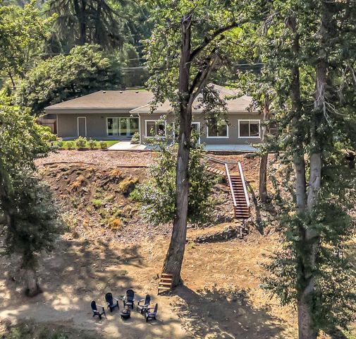 1380 Rogue River Highway, Gold Hill, OR 97525