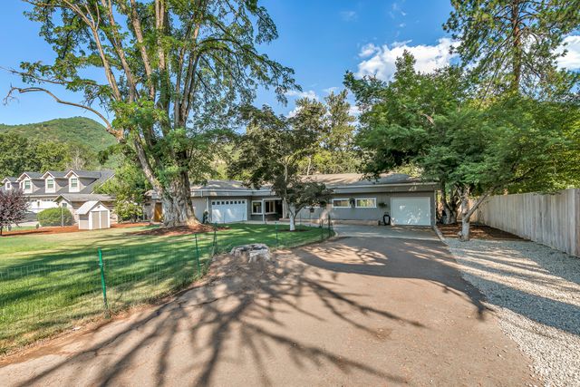 1380 Rogue River Highway, Gold Hill, OR 97525