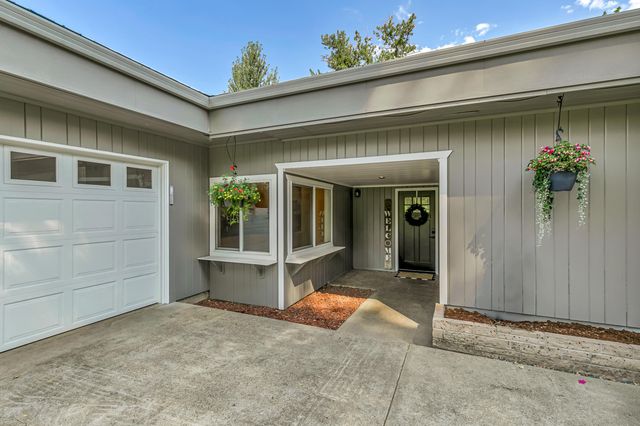 1380 Rogue River Highway, Gold Hill, OR 97525