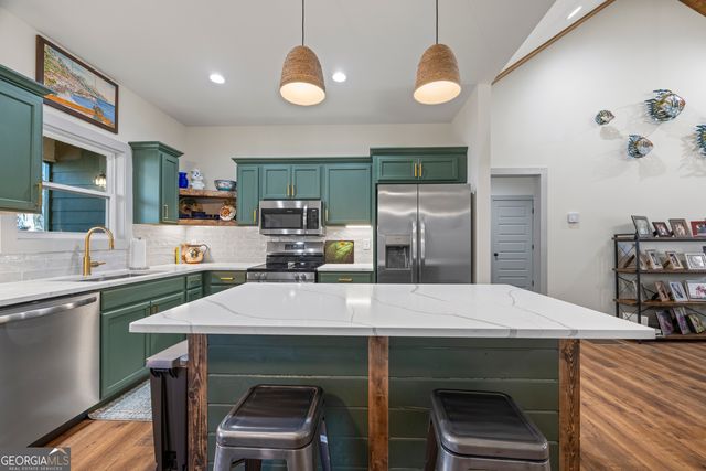 169 View St, Clarkesville, GA 30523