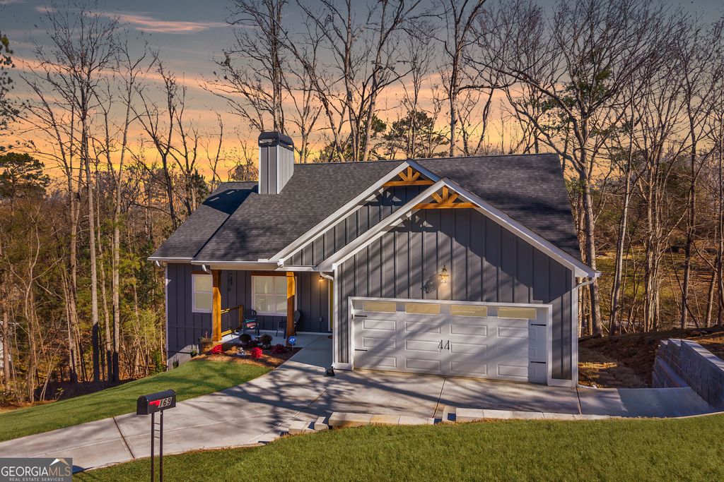 169 View St, Clarkesville, GA 30523