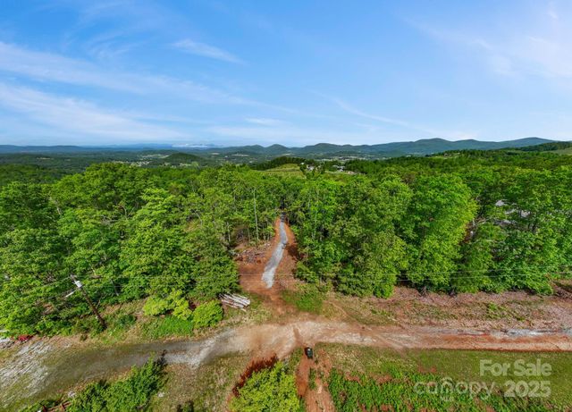 000 John Delk Road 3, Hendersonville, NC 28792
