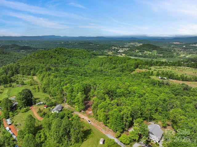 000 John Delk Road 3, Hendersonville, NC 28792
