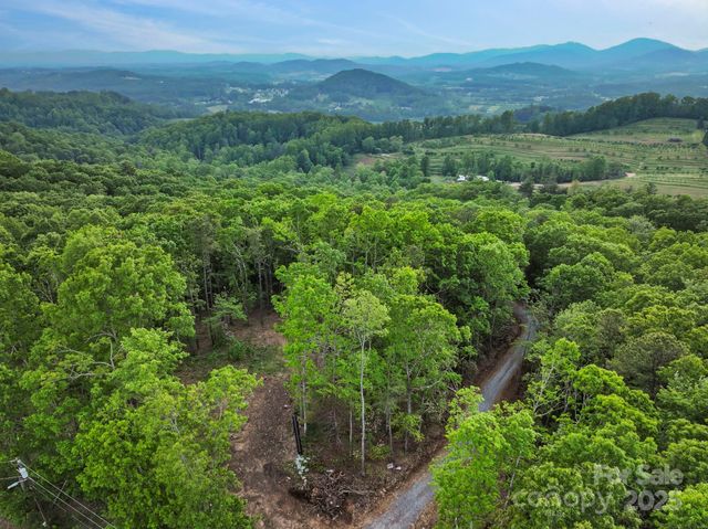 000 John Delk Road 3, Hendersonville, NC 28792