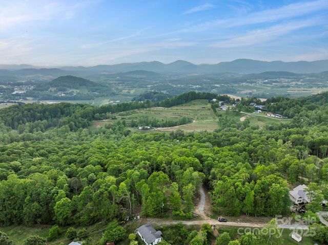 000 John Delk Road 3, Hendersonville, NC 28792