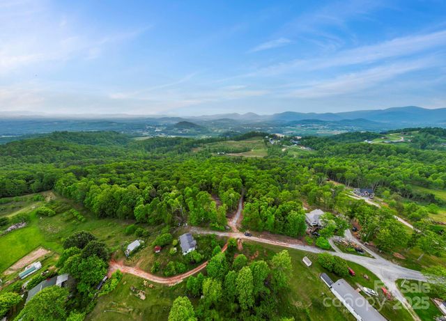 000 John Delk Road 3, Hendersonville, NC 28792