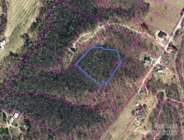 000 John Delk Road 3, Hendersonville, NC 28792