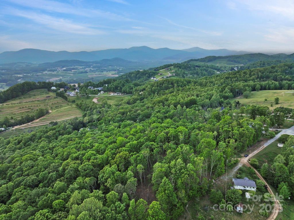 000 John Delk Road 3, Hendersonville, NC 28792