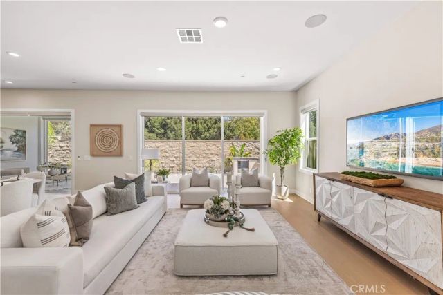 400 Riverbend, Lake Forest, CA 92630