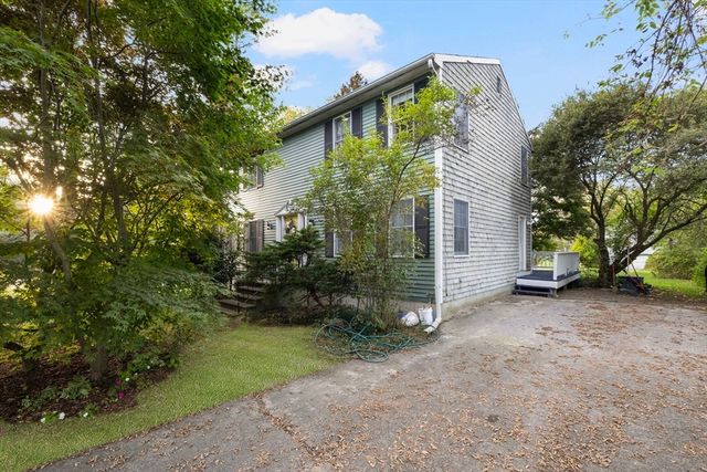 524 County St, Seekonk, MA 02771