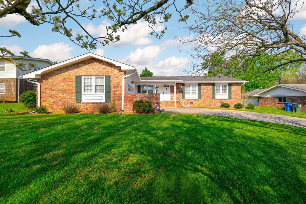 4105 Forest Plaza Drive, Hixson, TN 37343
