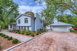 18838 W Hickory Street, Mundelein, IL 60060