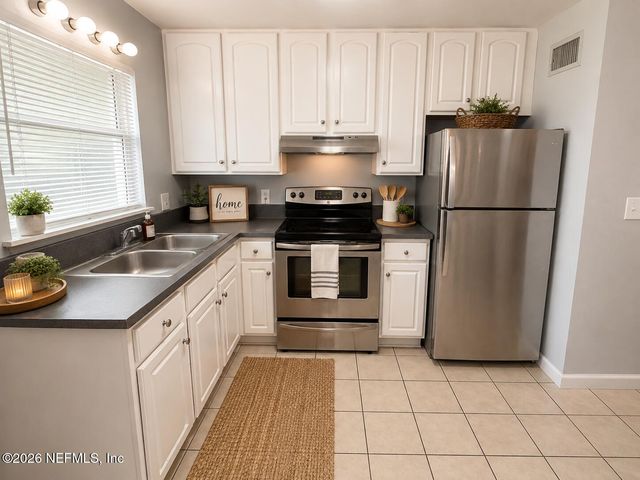 209 S 7TH Street 1, Jacksonville Beach, FL 32250