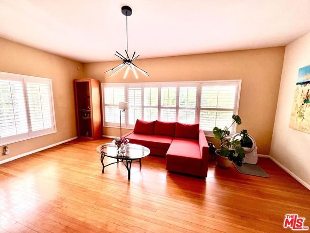 4340 Sepulveda Boulevard, Sherman Oaks, CA 91403