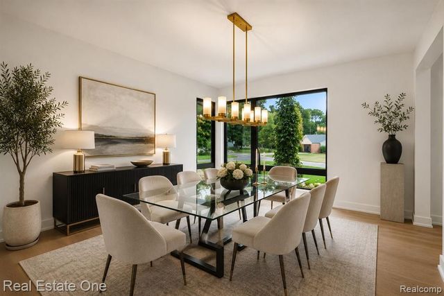 933 Robinhood Road, Bloomfield Hills, MI 48304