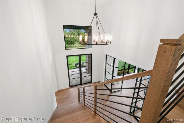 933 Robinhood Road, Bloomfield Hills, MI 48304