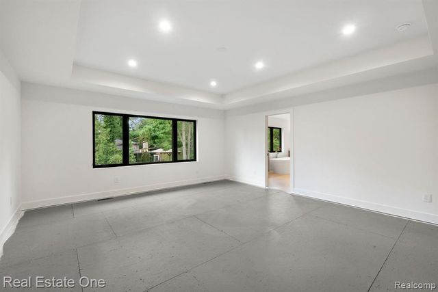933 Robinhood Road, Bloomfield Hills, MI 48304