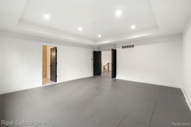 933 Robinhood Road, Bloomfield Hills, MI 48304