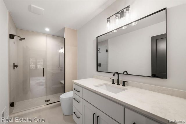 933 Robinhood Road, Bloomfield Hills, MI 48304