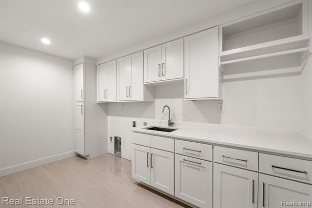 933 Robinhood Road, Bloomfield Hills, MI 48304