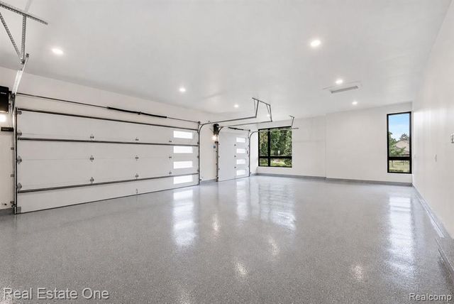 933 Robinhood Road, Bloomfield Hills, MI 48304