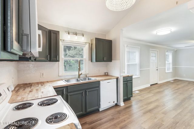 2730 Carson Ave, Knoxville, TN 37917