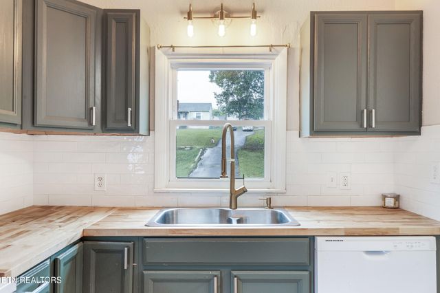 2730 Carson Ave, Knoxville, TN 37917