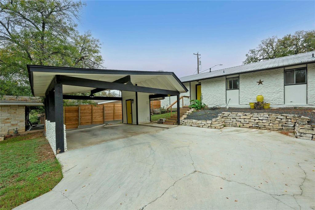 1706 Elmhurst DR A, Austin, TX 78741