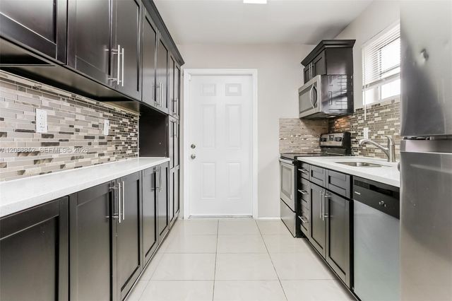 1565 NW 6th Avenue, Pompano Beach, FL 33060