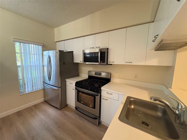 7835 Dixie Beach Cir 7835, Tamarac, FL 33321