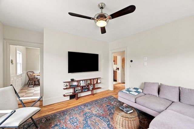 13 Phillips St, Salem, MA 01970