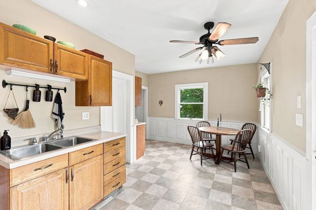 13 Phillips St, Salem, MA 01970
