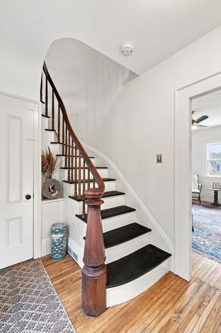 13 Phillips St, Salem, MA 01970