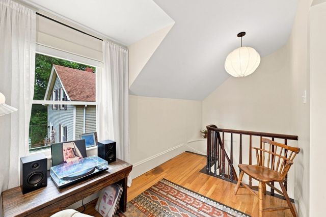 13 Phillips St, Salem, MA 01970
