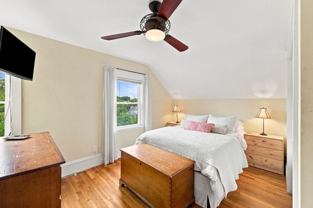 13 Phillips St, Salem, MA 01970