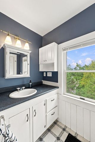 13 Phillips St, Salem, MA 01970