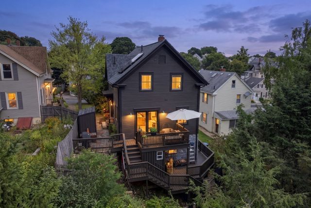 13 Phillips St, Salem, MA 01970