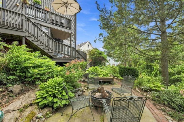 13 Phillips St, Salem, MA 01970