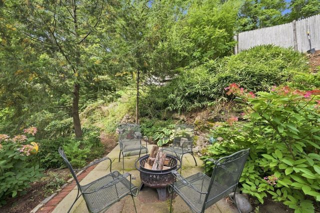 13 Phillips St, Salem, MA 01970