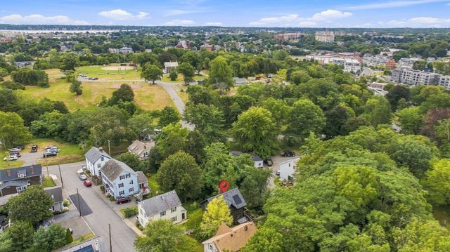 13 Phillips St, Salem, MA 01970