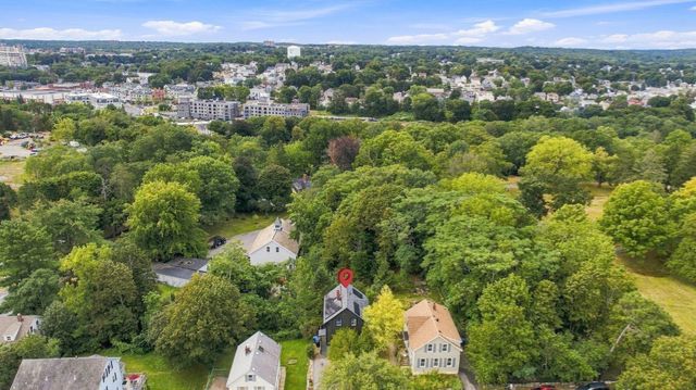 13 Phillips St, Salem, MA 01970