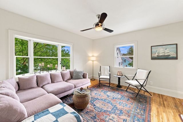 13 Phillips St, Salem, MA 01970