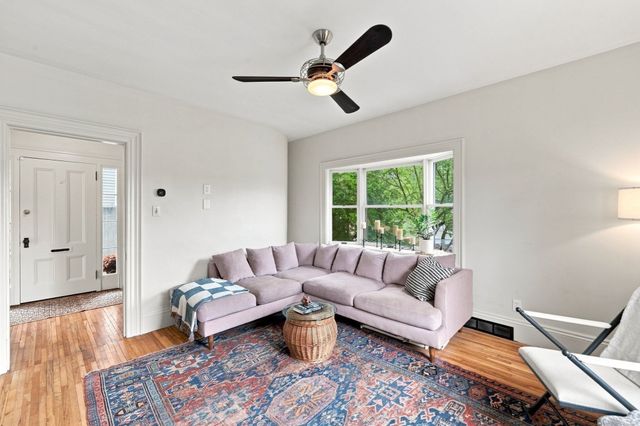 13 Phillips St, Salem, MA 01970